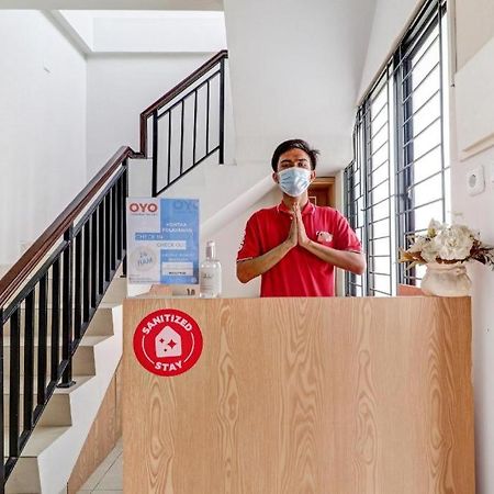 Oyo 90688 Marta Residence Karawang Dış mekan fotoğraf